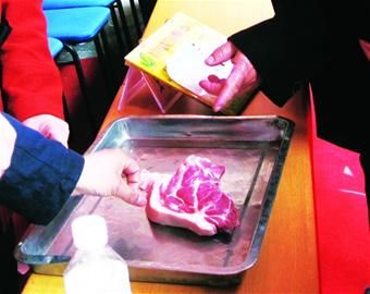带膘1.5厘米以上肉不含瘦肉精 肉价上涨