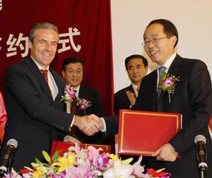 卫生部与拜耳签署“万名县级医师培训项目”
