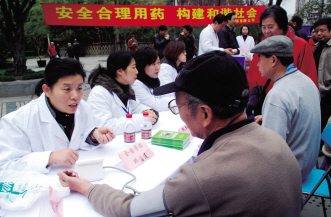 他们这样清理小药箱……