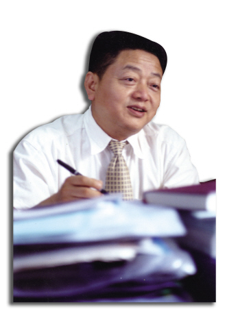 张阳德： 沉醉“微”世界