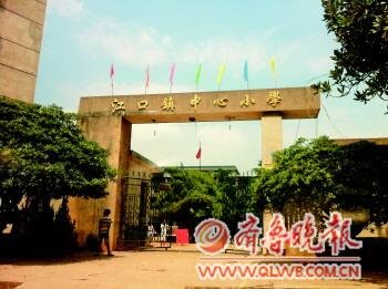 湖南衡阳部分市民聚集要求解释转基因试验