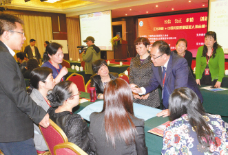 首届中国药品质量受权人研讨大会在杭举行