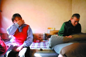 丈夫瘫痪25年为还妻子自由申请离婚