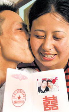 女子嫁瘫痪退伍兵 医院免费为其育试管婴儿