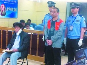 记者冒充“打假办主任”带保安敲诈肉贩被诉