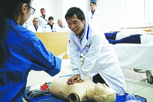 乡村医生承受4大生存难题 收入少等因素制约发展