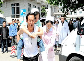 地震无情人有情