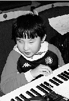 10岁女盲童举办个人音乐会