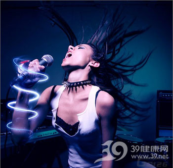 警！唱K时喝冷饮使声音嘶哑