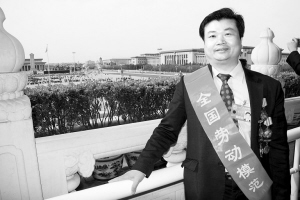 打造一流社会责任企业 绘就现代中药复兴蓝图——记全国劳动模范、广药集团董事副总经理兼白云山和记黄埔中药有限公司总经理李楚源