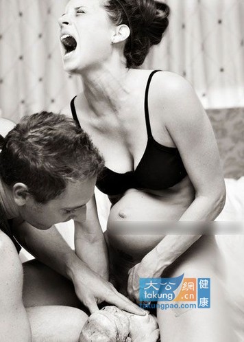 伟大母爱！实拍婴儿出生瞬间