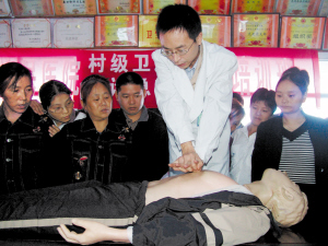 重庆永川：为乡医培训急救知识