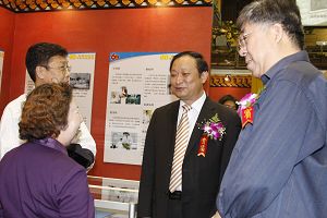 我校领导和专家出席首都中医药60年发展成就展开幕式