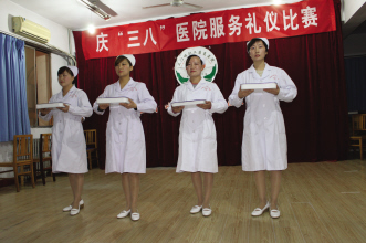 礼仪大赛促医疗服务