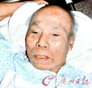 生病父亲遭儿子遗弃流落街头摔断股骨