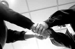 药物导致百人感染艾滋病 艾滋夫妻索赔200万