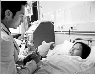 男子为省钱给姐姐治病曾每日啃两个馒头