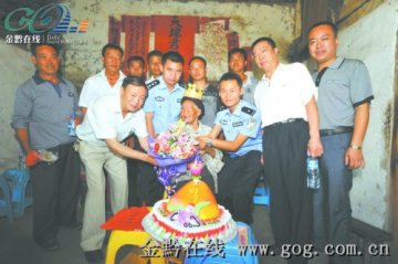 109岁老太六世同堂子孙近百 称再活十年没问题