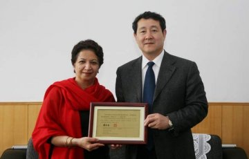 杨宝峰校长会见美国Shilpa J. Buch教授