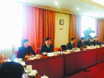 [北京晚报]医卫界委员热议医疗改革：公立医院垄断必将走向衰败