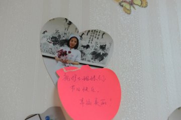 护士节爱心墙传递温暖