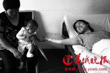 “最美妈妈”获奖20万 坠楼女童尚未脱离危险