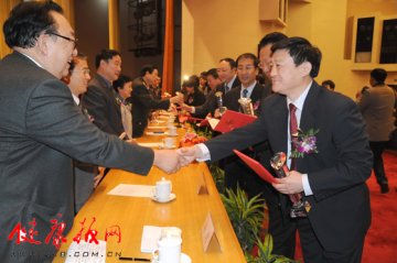 主持肝移植500余例的手术大家--记第七届“中国医师奖”获得者北京佑安医院院长李宁