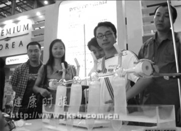 全球首只“防病毒安全套”
