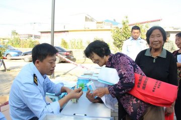 “全国安全用药月”药品安全知识进农村宣传活动走进圣水庄村