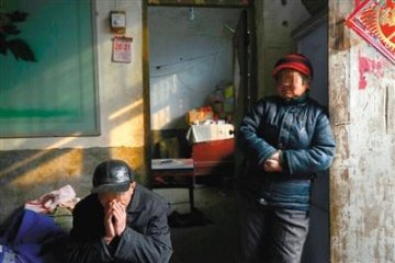 揭秘河南艾滋病拆迁队：患者互相介绍生意