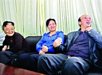 肝功能衰竭男子分别由妻子及姐姐供半个肝脏