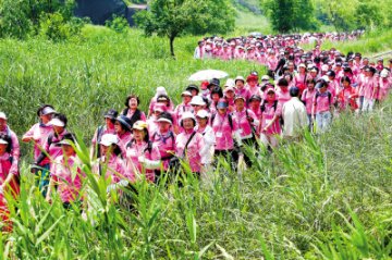 韩国乳腺癌患者参加“希望之行”活动
