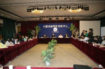 我中心专家就人感染猪流感防控业务工作接受媒体集中采访
