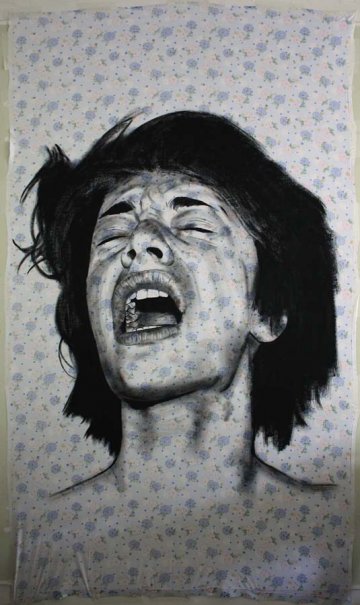 艺术家用床单画人物高潮像