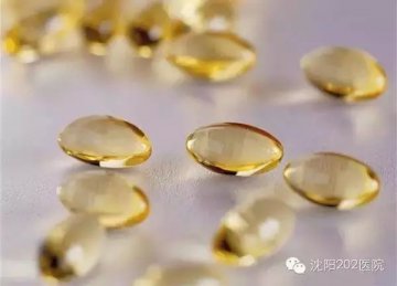 军医解答：哪些药不能用热水服