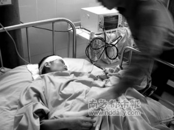 120医生称车祸伤者死亡 围观者发现其未死