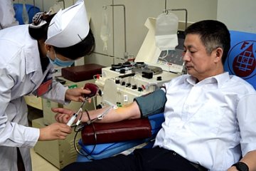 徐宗易：12年无偿献血100次