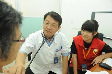 陪医生爸妈一起上班