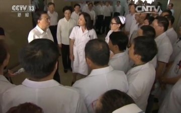 [中国政府网]李克强赴天津港“8•12”瑞海公司危险品仓库特别重大火灾爆炸事故现场看望慰问消防队员、救援官兵和伤员及受灾群众 部署下一步救援救治、善后处置和安全生产工作