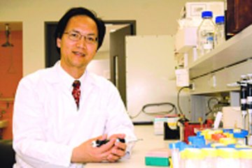 华裔科学家研究肿瘤把向给药新方法 副作用少