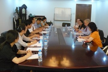 美国先进医疗技术协会常务副会长拉尔夫.艾夫斯访问慈善总会