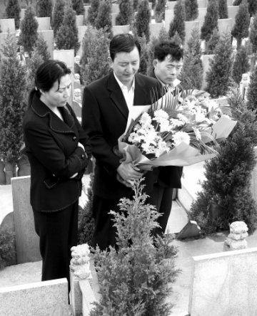 角膜捐献受益者墓地谢恩人
