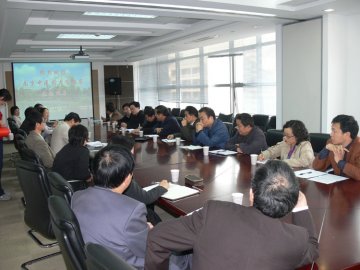 黄成惠陈涤平率团访问上海中医药大学