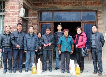 湘潭市六医院春节慰问湘乡困难群众