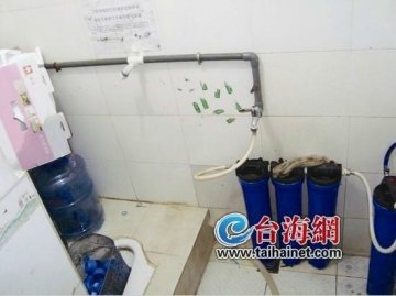 厕所水龙头流出