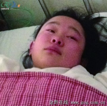 12岁女孩患骨囊肿无钱治 打工四年挣学费医药费