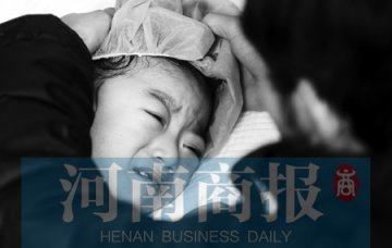 三岁女孩眼部生细胞瘤难站立 左眼已被摘除