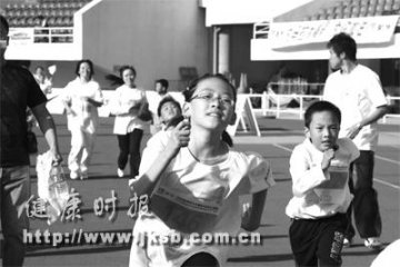 马拉松“儿童跑”健康身心