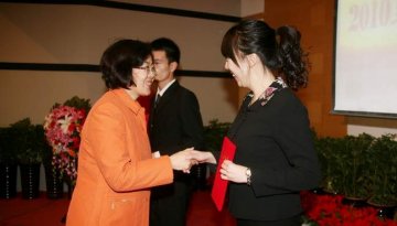 我校隆重召开2010年学生表彰大会