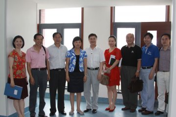 梅香雪副局长到省妇幼保健院和武汉大学口腔医院进行调研